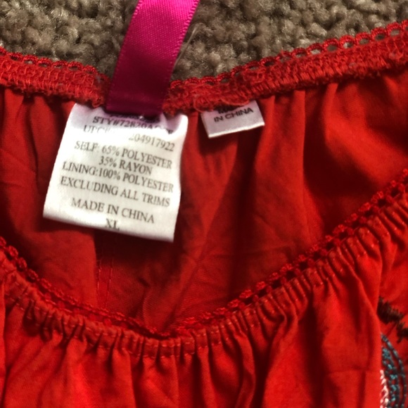 Red top - Picture 2 of 3